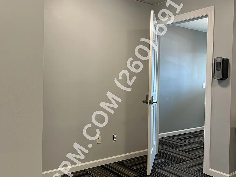 4915 Illinois Rd — Photo 10