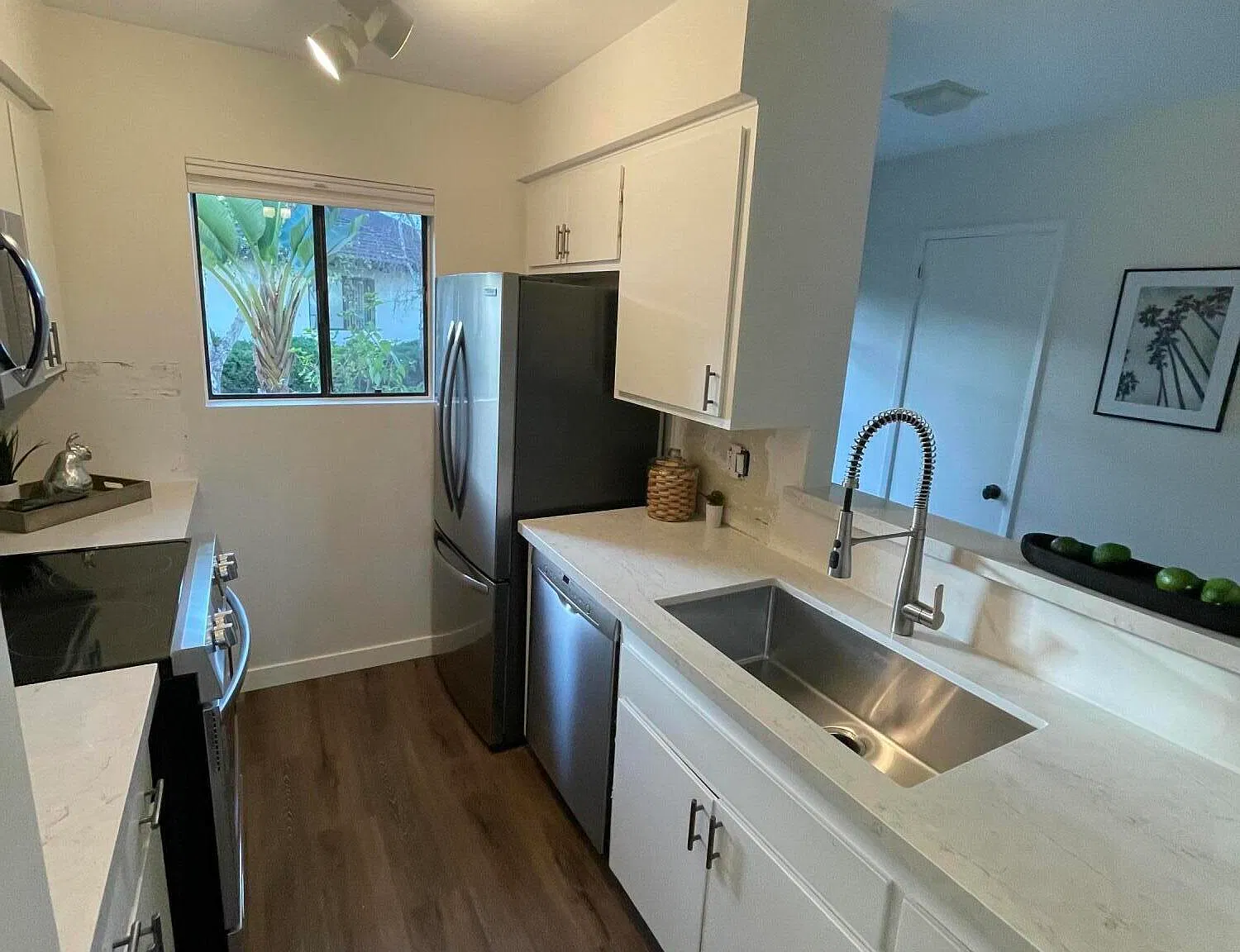2 bed, 1.5 bath, 1104 sqft, $3,850 — Photo 3
