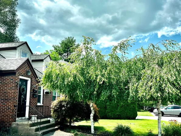 1041 Community Rd, Schenectady, NY 12303
