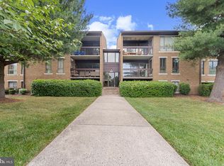 563 Florida Ave APT 102, Herndon, VA 20170