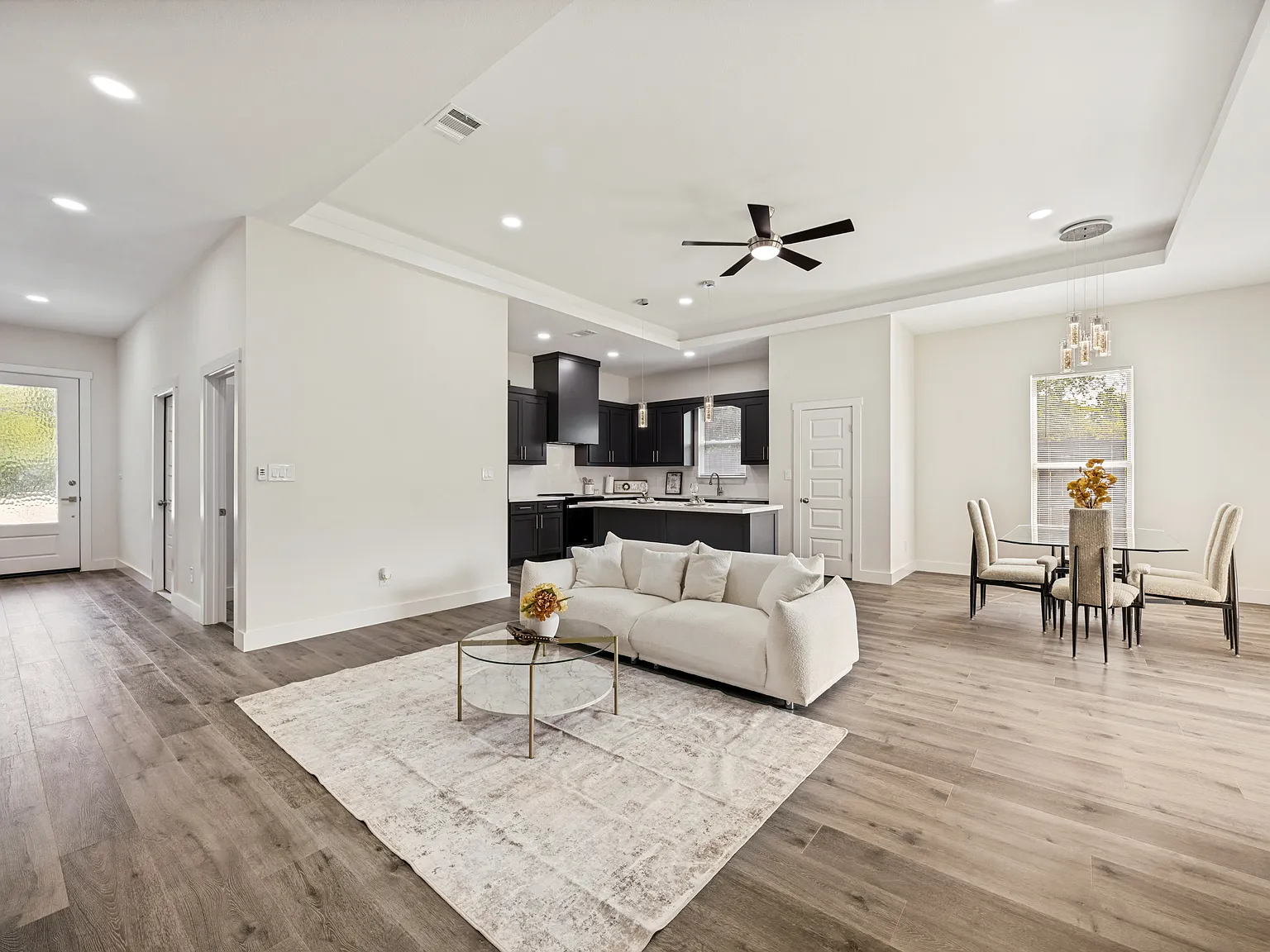 3 bed, 1751 sqft, $2,500 — Photo 4