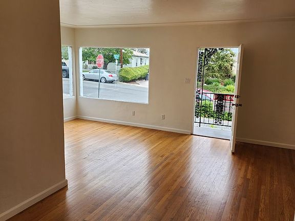 3rd image of 4490 Pomona Ave #A