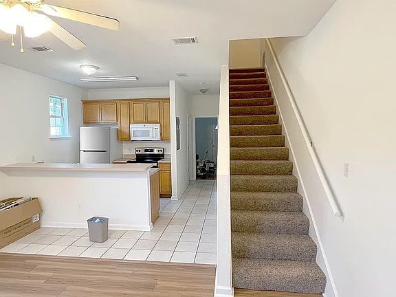 2nd image of 924 Ashburn Dr #1