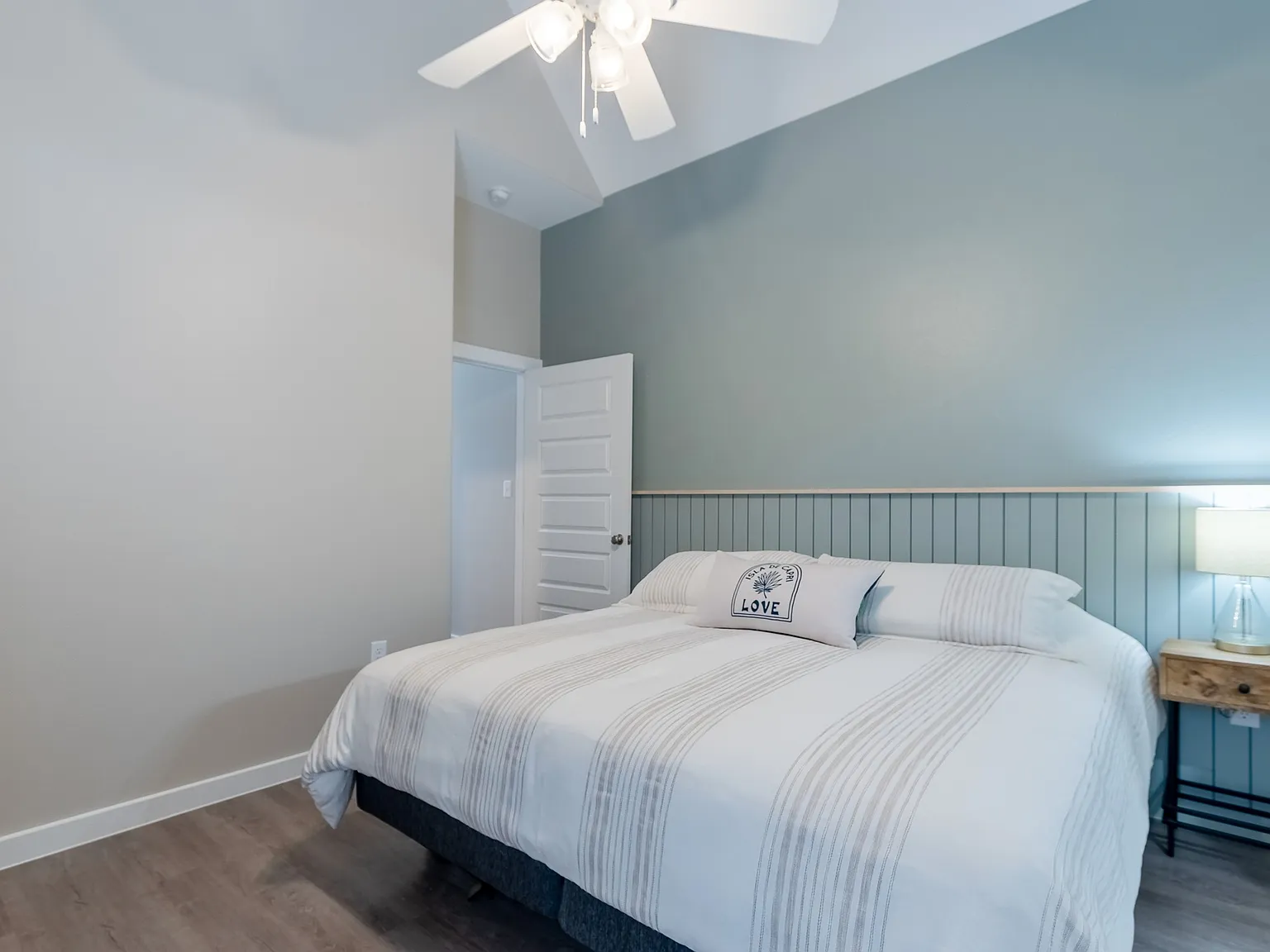 2 bed, 860 sqft, $2,100 — Photo 4