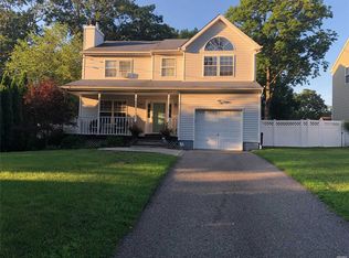 117 Magnolia Dr, Rocky Point, NY 11778