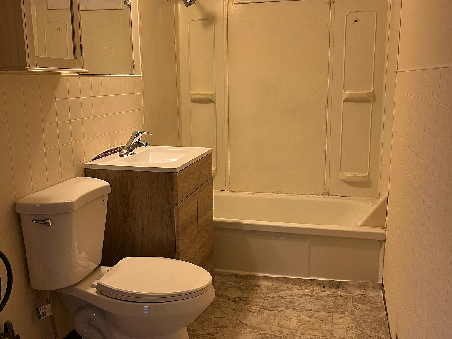 1 bed, 800 sqft, $1,100 — Photo 3