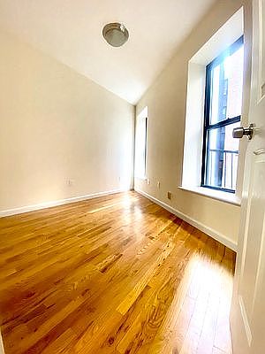 4th image of 236 E 80th St APT 2