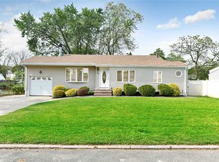 29 Stockton St, Brentwood, NY 11717