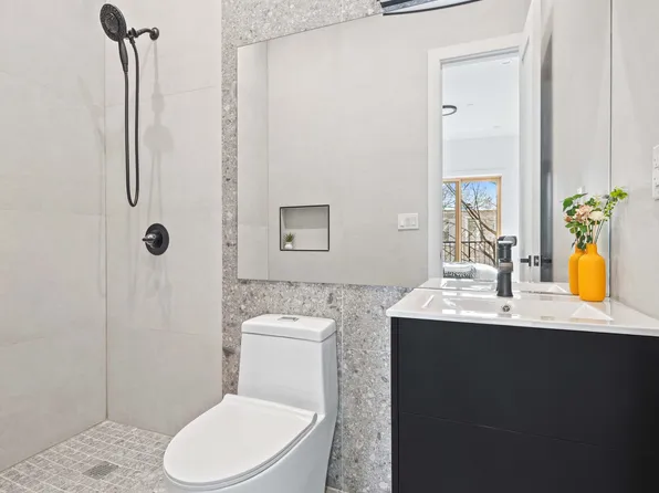 1198 Jefferson Avenue image 14 of 17