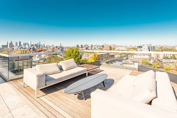 Rented by MySpaceNYC | media 24