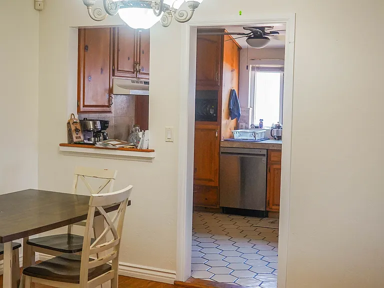 4281 Conrad Ave — Photo 8