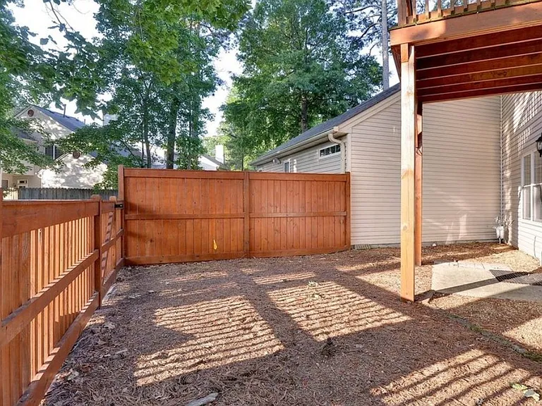 910 Lake Forest Dr — Photo 15