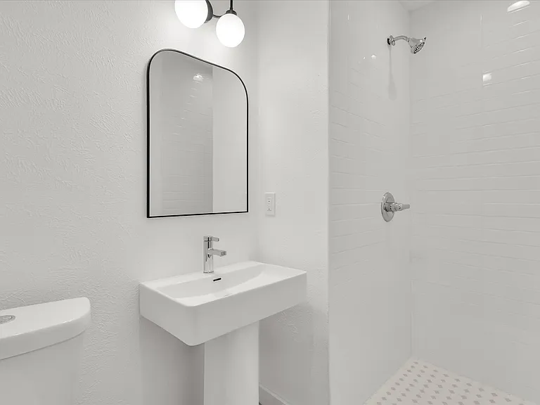 1127 Hillcrest St — Photo 19