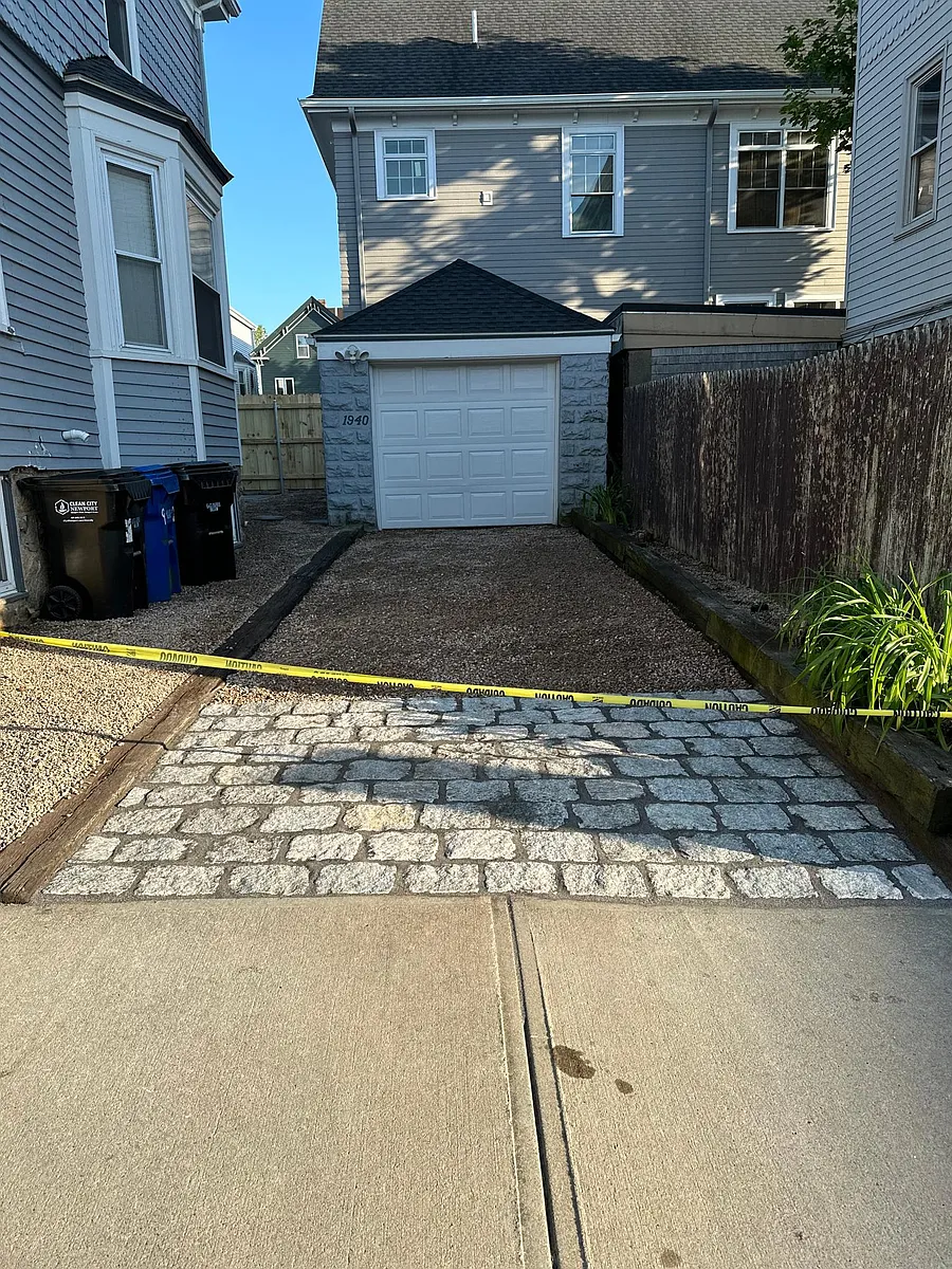 Private driveway and garage - 7 Hammond St