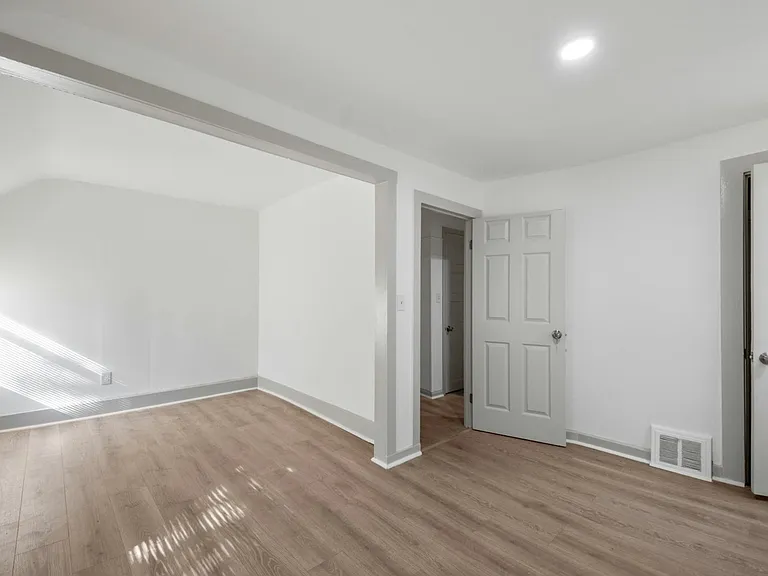 2069 W 81st St — Photo 16