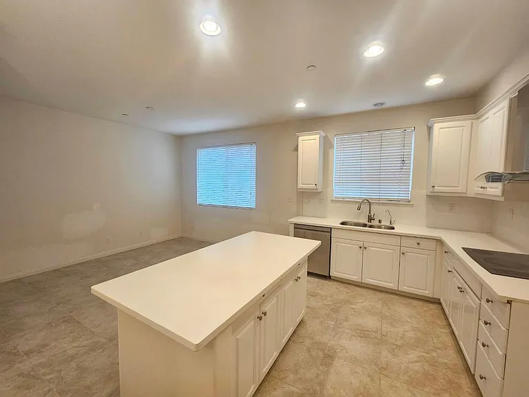 3675 Solana Ct — Photo 6