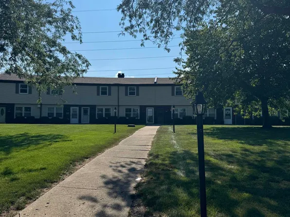 1936 Canterbury Dr APT 2J, Washington, IL 61571