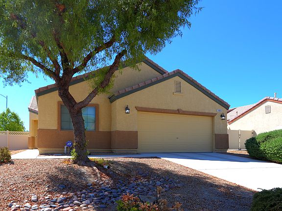 2nd image of 1825 E El Campo Grande Ave