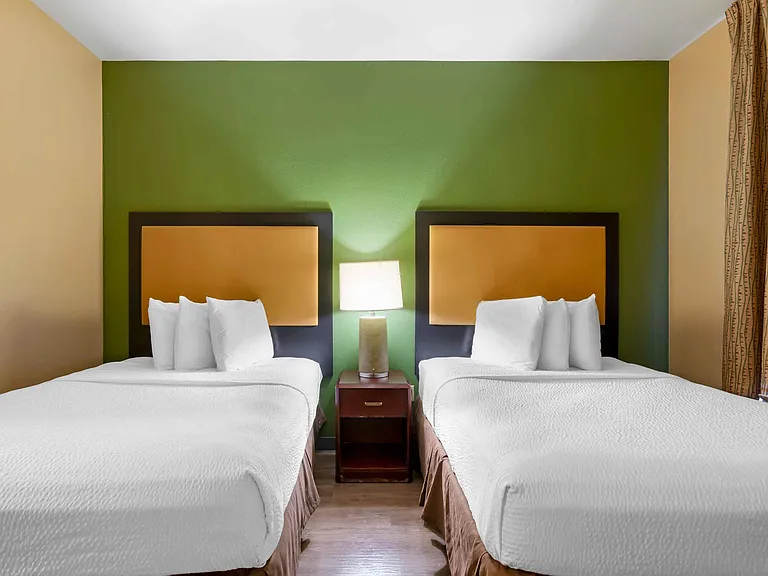 1 Bedroom Suite - 2 Full Beds
