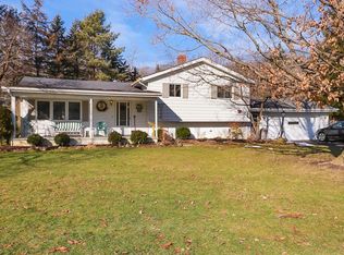 9723 Frances Dr, Valley View, OH 44125