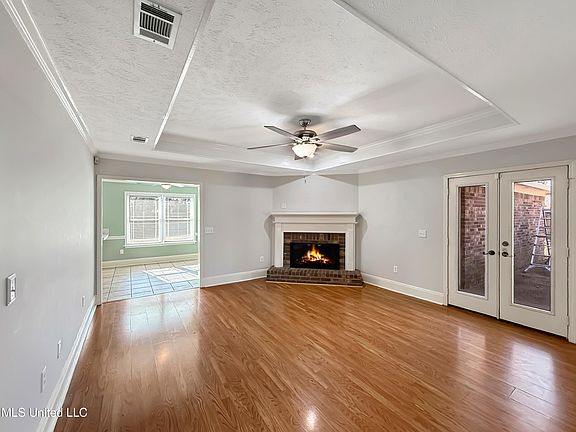 4th image of 214 Chinkapen Dr