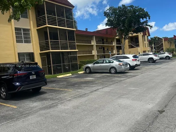 3285 Foxcroft Rd #E204, Hollywood, FL 33025