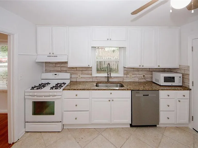 895 Durant Pl NE — Photo 10