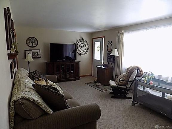 2nd image of 104 Hickory Dr