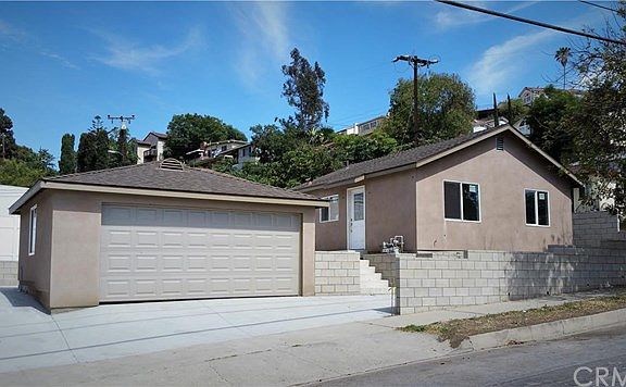 4th image of 202 Marguerita Ave