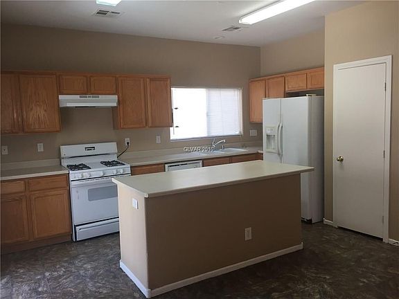 2nd image of 728 Horse Stable Ave #0