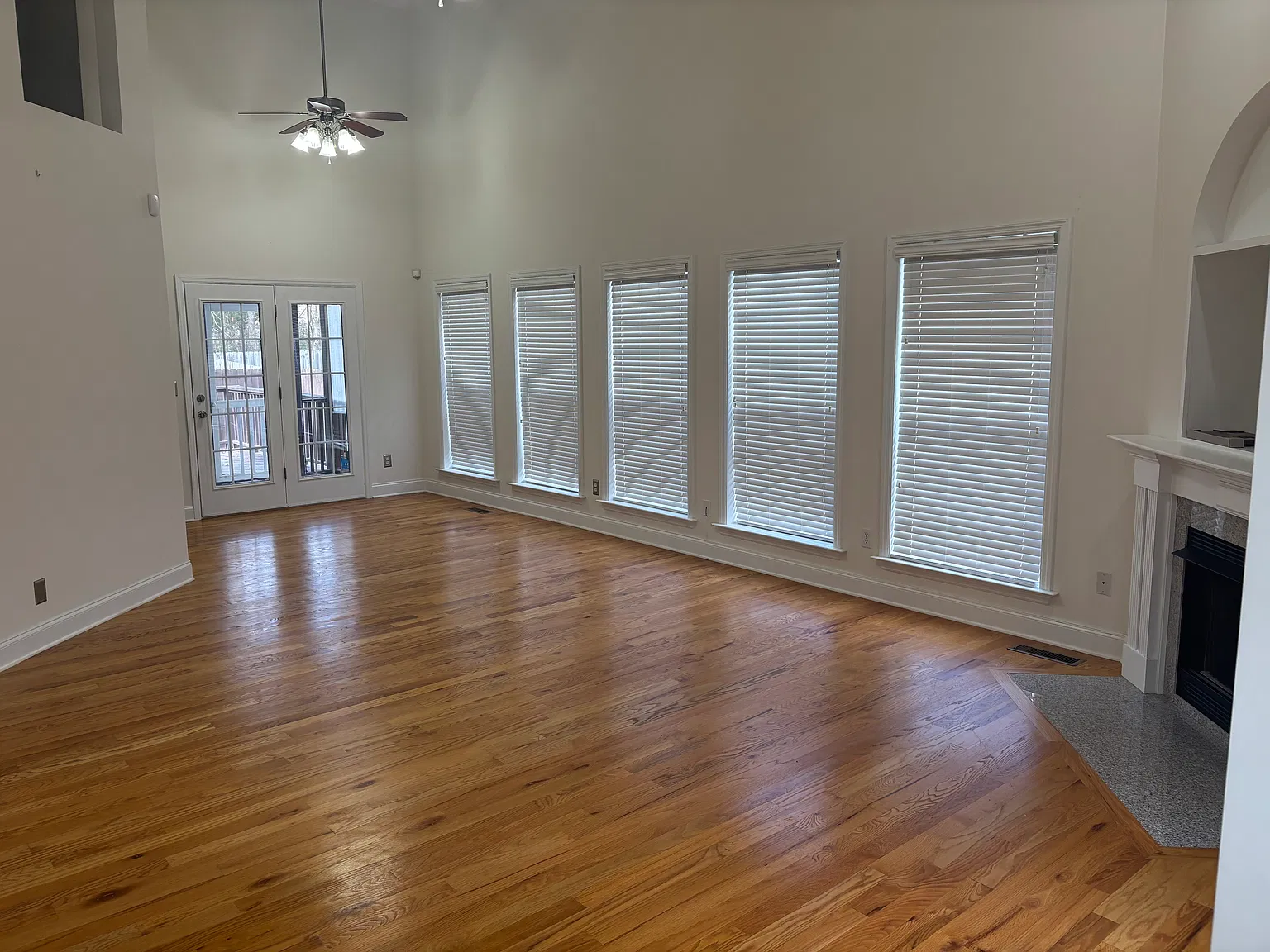 3 bed, 2450 sqft, $2,550 — Photo 4
