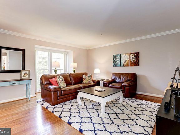 Living Room (2 of 4)