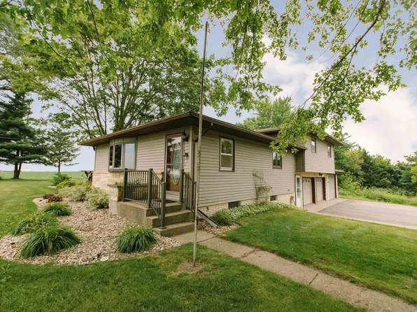 384 Wildcat Road, Platteville, WI 53818