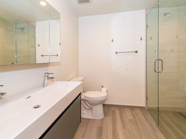 230 7th St #403 — Photo 6