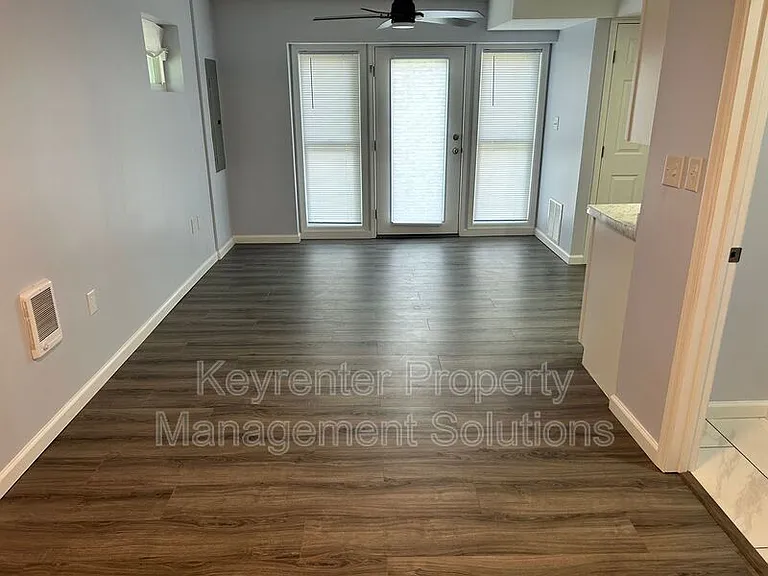 421 N Charlotte Ave — Photo 42