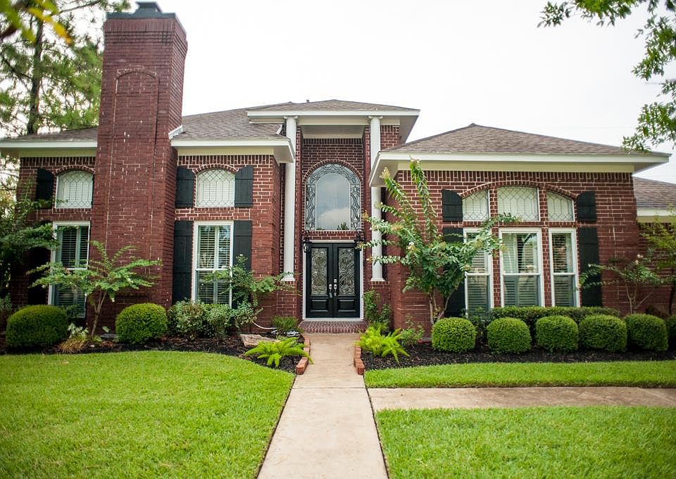 1st image of 2918 Country Club Dr