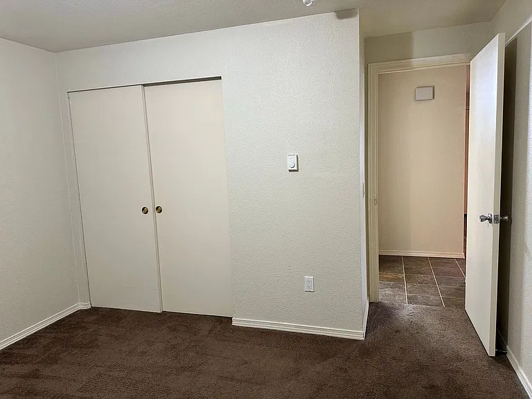 108 Baker St — Photo 9