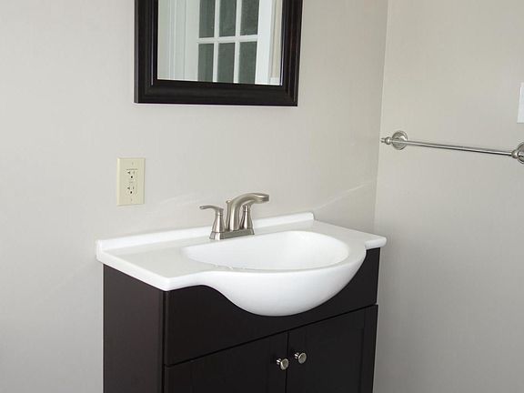 Bathroom Vanity/Mirror