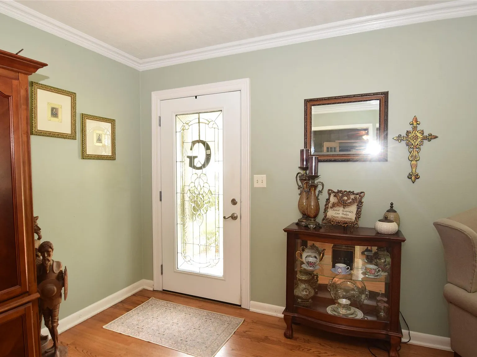 3 bed, 2.0 bath, 1744 sqft, $2,000 — Photo 4