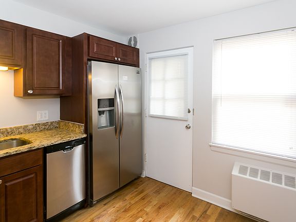 4th image of 2118 W Foster Ave APT 1S
