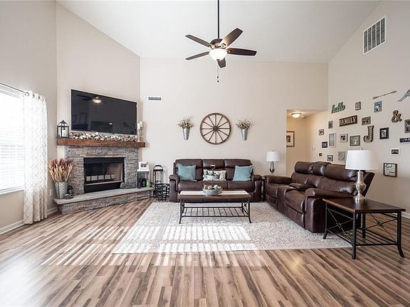 2nd image of 1212 W Limestone Way