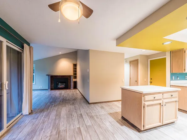 5801 NE Voyage Ave APT 6, Lincoln City, OR 97367