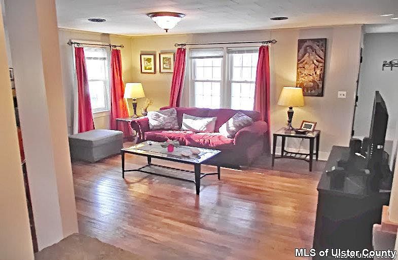 1st image of 4 Lori Ln