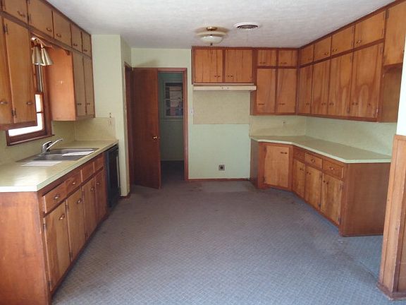 2nd image of 1704 Lee St