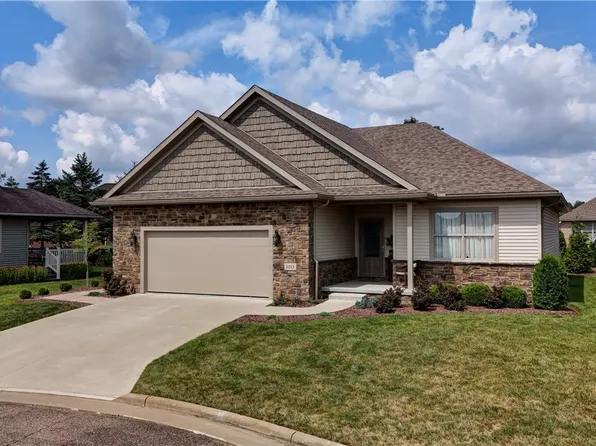 1215 Pine Bluff Dr NE, New Philadelphia, OH 44663