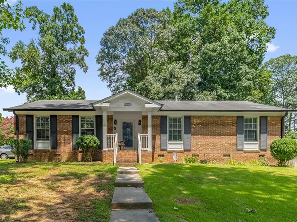 1932 Greenstone Pl, High Point, NC 27265