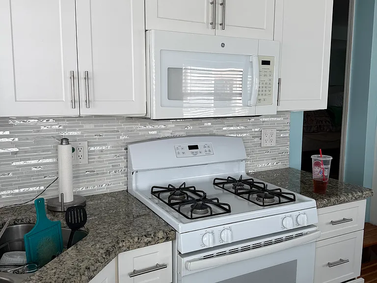1330 W 54th St — Photo 3