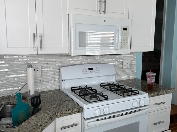 1330 W 54th St, Hialeah, FL
