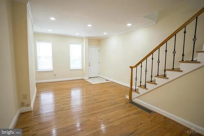 3 bed, 954 sqft, $2,700 — Photo 3