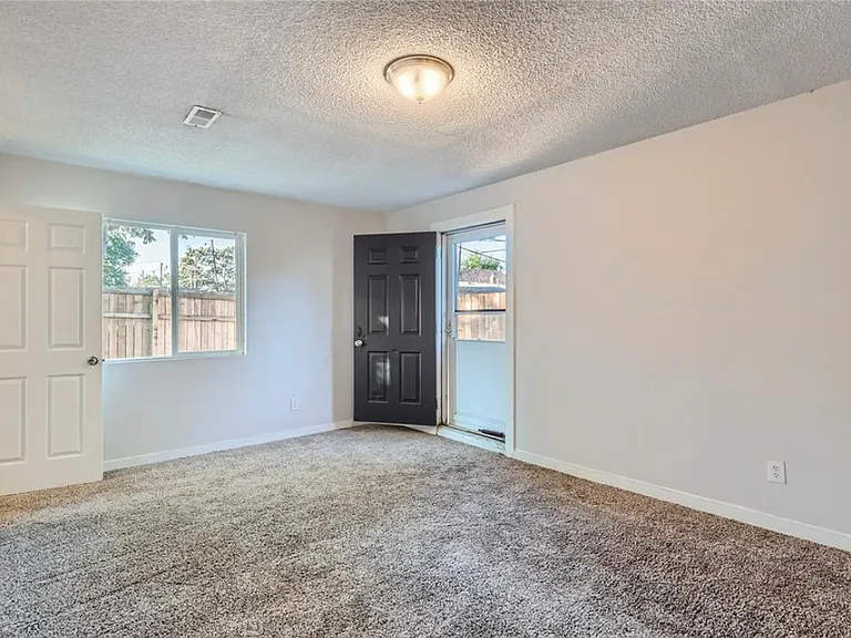 4533 Fillmore St #A — Photo 2